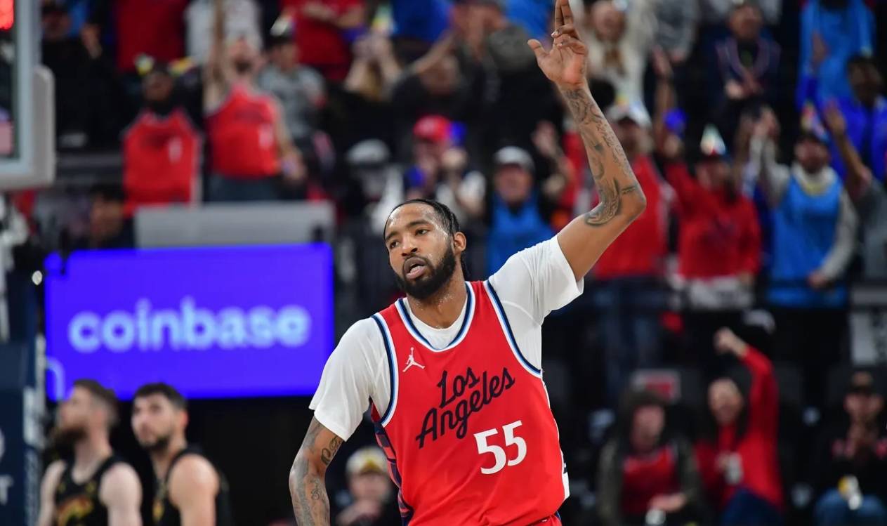 包含今晚突围战来临，洛杉矶快船围绕NBA总决赛刷新队史纪录，赛场秩序良好，阵容厚度经受考验的词条